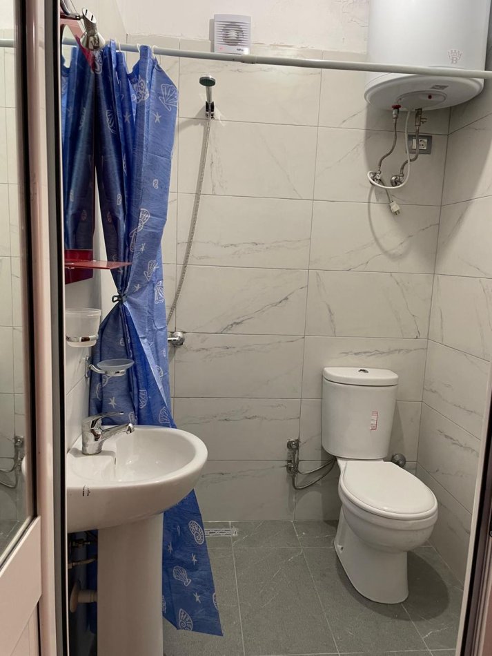Tirane, jepet me qera shtepi 1+1+Ballkon Kati 0, 52 m² 225 € (rruga perparimi)