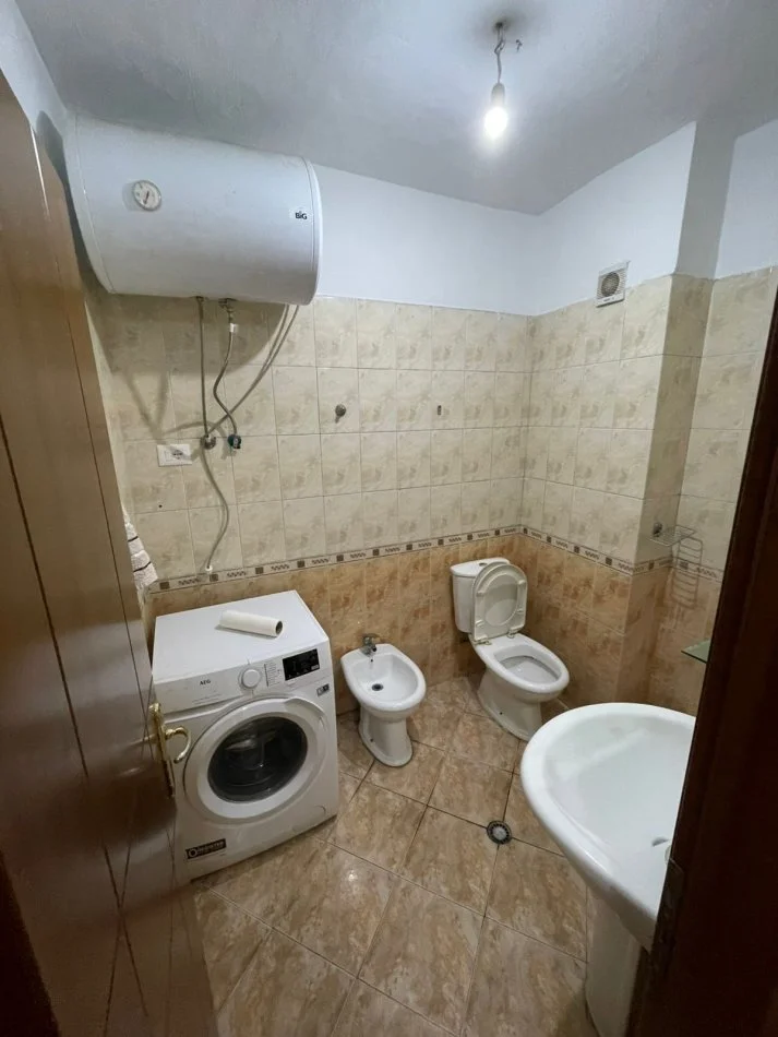 Tirane, shitet apartament 2+1+Ballkon Kati 4, 104 m² 165.000 € (Kodra e Diellit tek Eleonora)