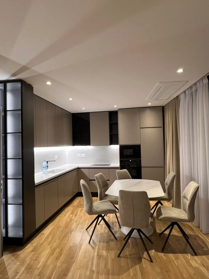 Tirane, jepet me qera apartament+verande | Penthouse 3+1+Ballkon Kati 4, 150 m² 3.000 € (Liqeni Artificial)