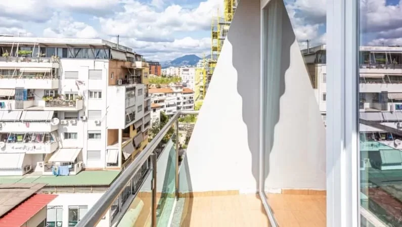 Tirane, jepet me qera apartament 1+1 Kati 7, 70 m² 700 € (Stadiumi dinamo)