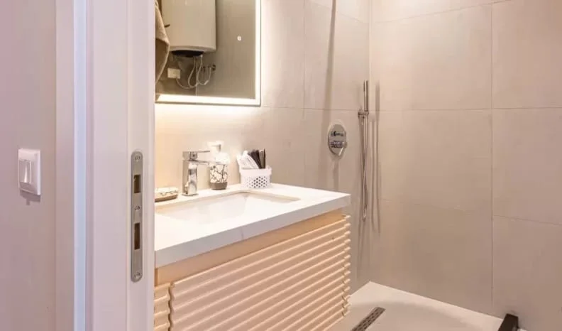 Tirane, jepet me qera apartament 1+1 Kati 7, 70 m² 700 € (Stadiumi dinamo)