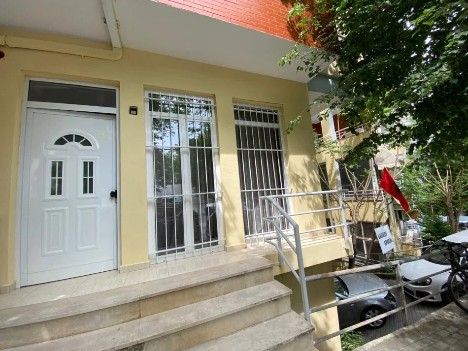 Tirane, jepet me qera gasoniere Kati 1, 40 m² 400 € (Kopshti botanik)