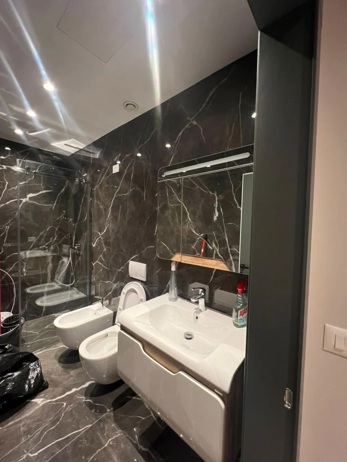 Tirane, jepet me qera apartament+verande | Penthouse 3+1+Ballkon Kati 4, 150 m² 3.000 € (Liqeni Artificial)