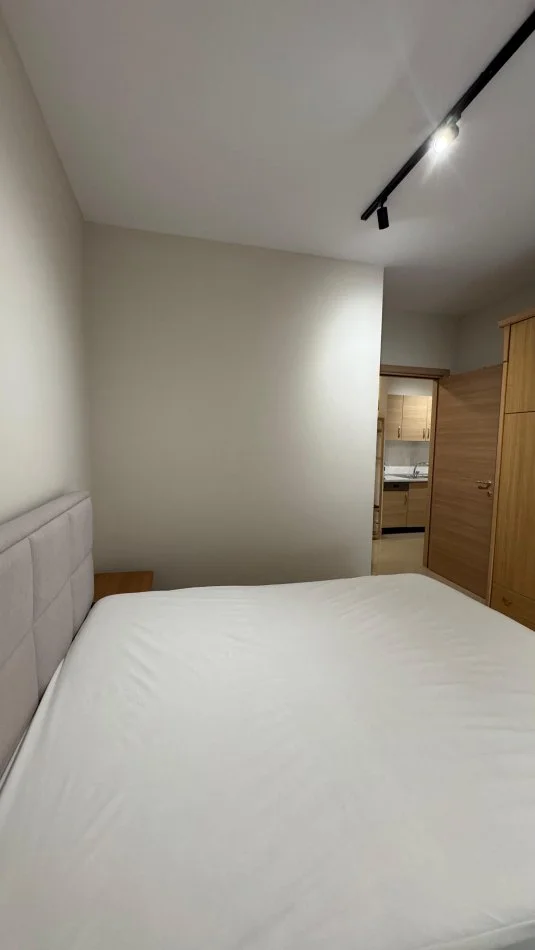 Tirane, jepet me qera apartament 2+1 Kati 3, 90 m² 650 € (Liqeni i thate)