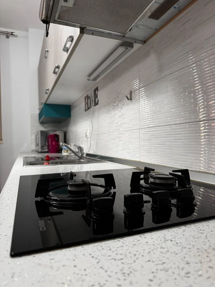 Tirane, jepet me qera apartament 2+1 Kati 2, 80 m² 700 € (Liqeni i thate)