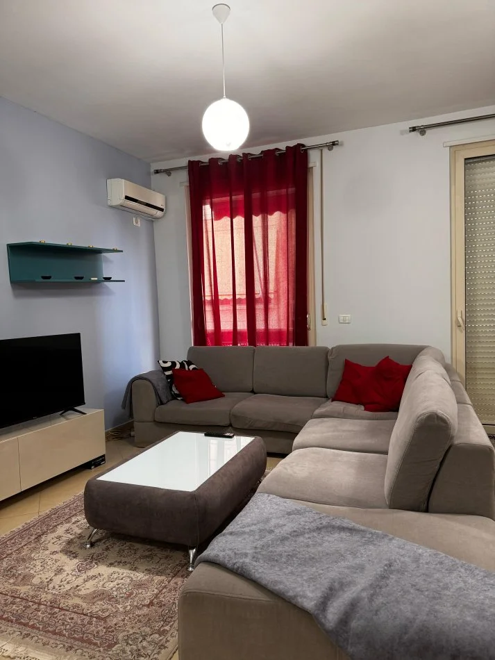 Tirane, jepet me qera apartament 2+1 Kati 2, 80 m² 700 € (Liqeni i thate)