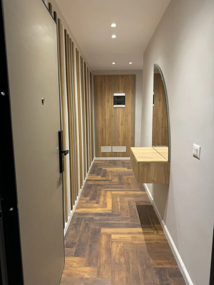 Tirane, jepet me qera apartament 2+1+Ballkon Kati 3, 129 m² 1.800 € (Kompleksi Delijorgji)