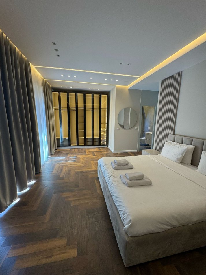 Tirane, jepet me qera apartament 2+1+Ballkon Kati 3, 129 m² 1.800 € (Kompleksi Delijorgji)