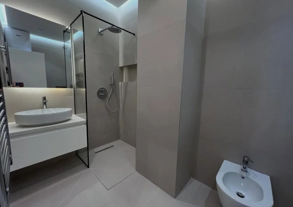 Tirane, shitet apartament 2+1 , 106 m² 275.000 € (Pazari i ri)