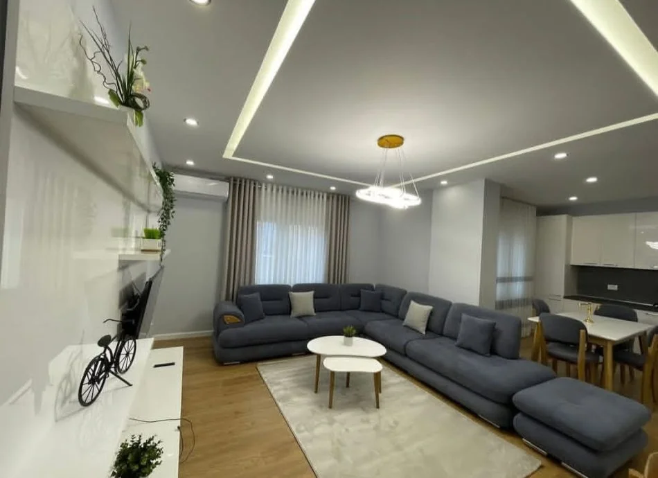 Tirane, jepet me qera apartament 2+1 Kati 4, 120 m² 800 € (Zogu i zi)