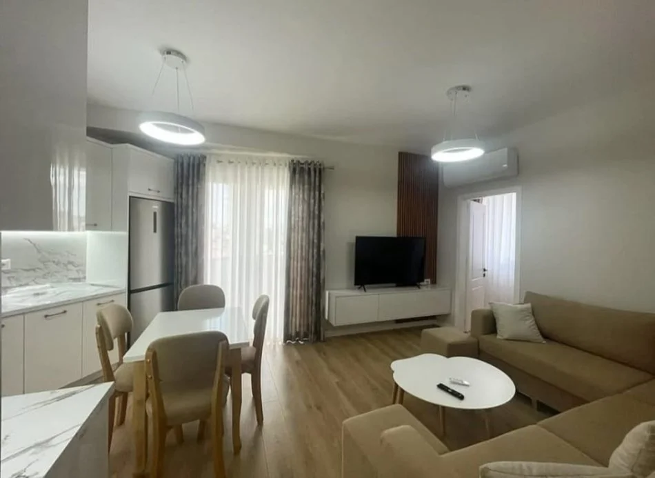 Tirane, jepet me qera apartament 1+1 Kati 6, 70 m² 600 € (River rezidence)