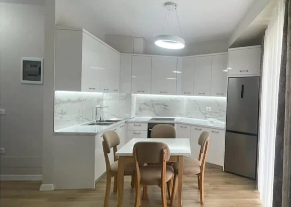 Tirane, jepet me qera apartament 1+1 Kati 6, 70 m² 600 € (River rezidence)