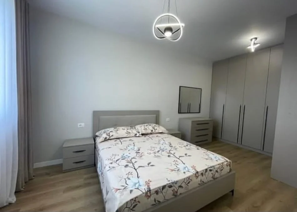 Tirane, jepet me qera apartament 1+1 Kati 6, 70 m² 600 € (River rezidence)
