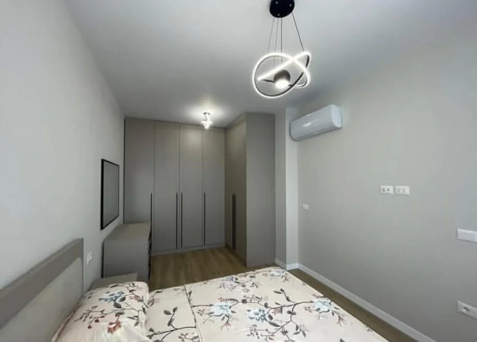 Tirane, jepet me qera apartament 1+1 Kati 6, 70 m² 600 € (River rezidence)