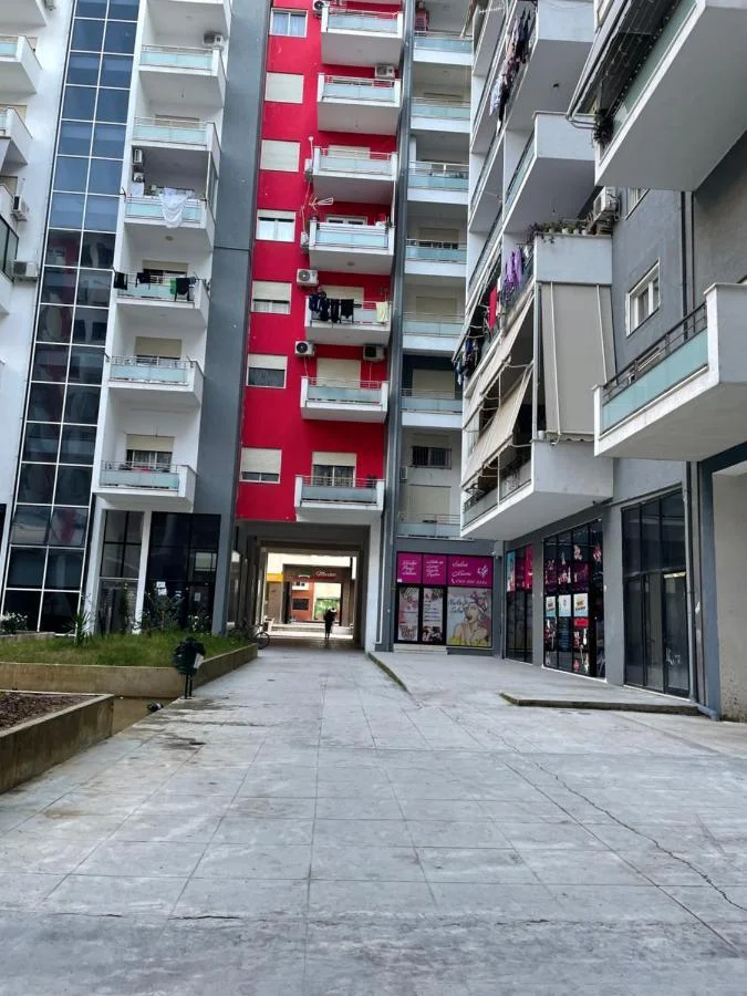 Tirane, jepet me qera apartament 1+1 Kati 6, 65 m² 400 € (Kompleksi golden park)