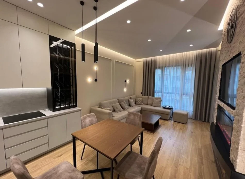 Tirane, jepet me qera apartament 1+1 Kati 4, 800 € (Square 21)