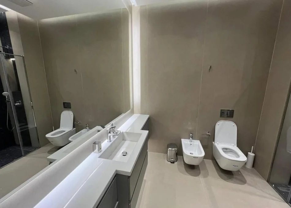 Tirane, jepet me qera apartament 1+1 Kati 4, 800 € (Square 21)