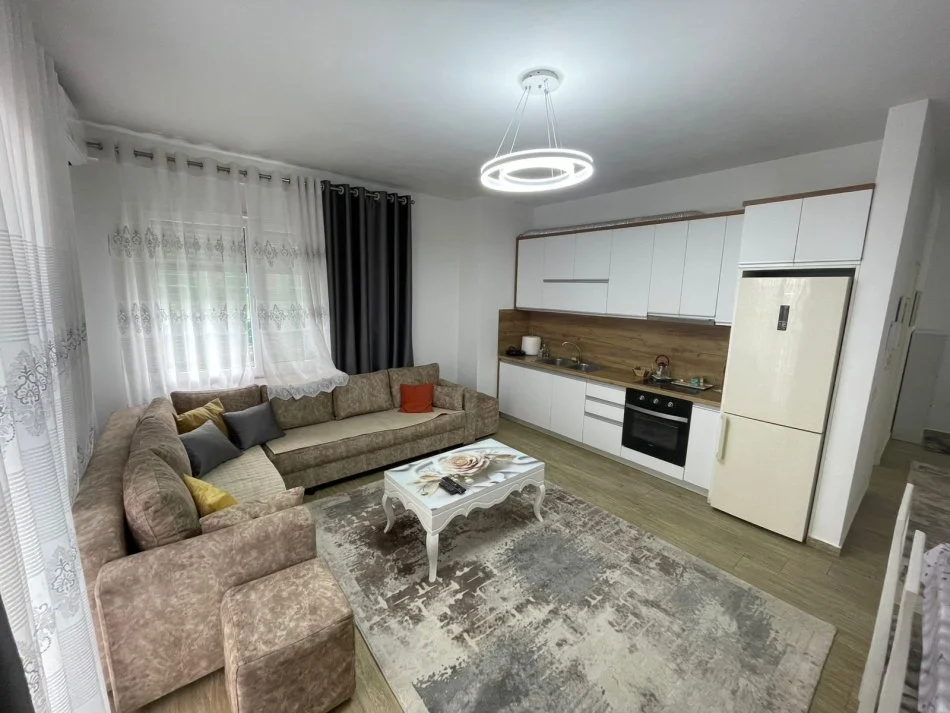 Tirane, shitet apartament 1+1+Ballkon Kati 5, 77 m² 135.000 € (Rruga Egnatia)