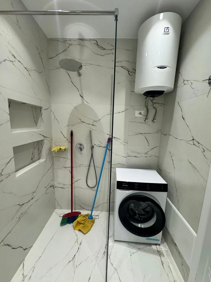 Tirane, jepet me qera apartament 2+1+Ballkon Kati 2, 85 m² 700 € (SELITE)