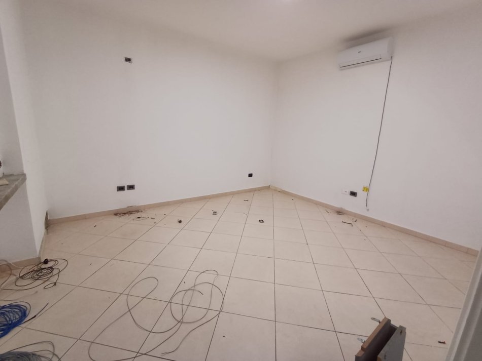 AMBIENT BIZNESI ME QIRA 209 m² 2.000 € (Stadiumi Dinamo)