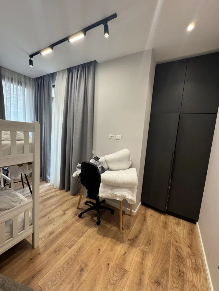 Tirane, jepet me qera 2+1+Ballkon Kati 1, 85 m² 700 € (SELITE)