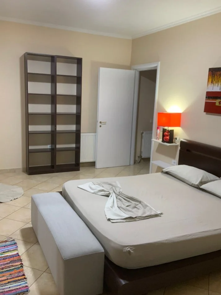 Tirane, jepet me qera apartament 1+1 Kati 3, 66 m² 650 € (Komuna parisit)