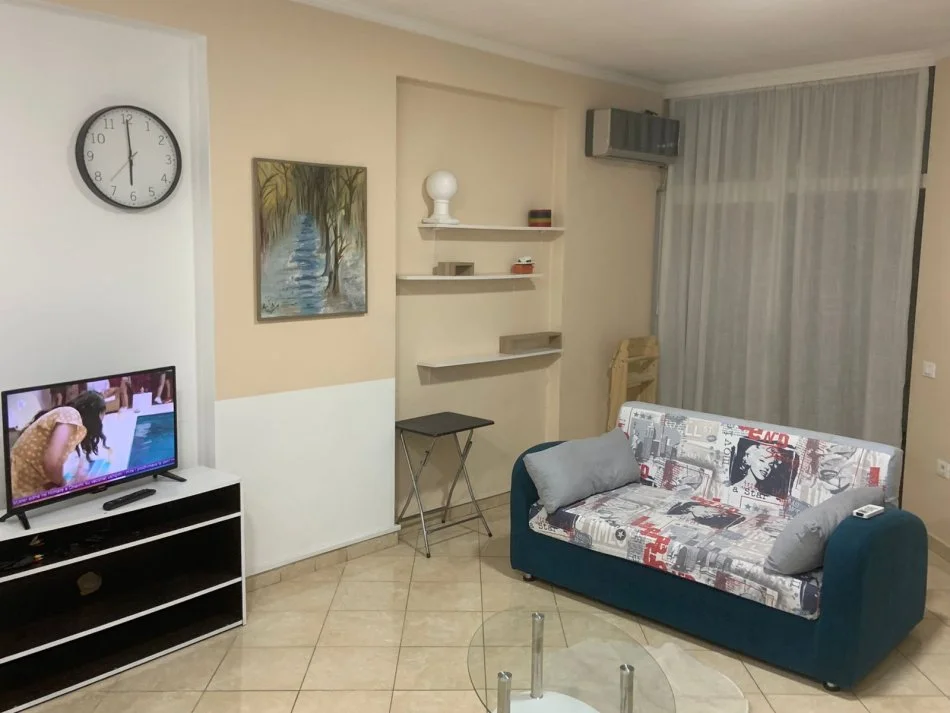 Tirane, jepet me qera apartament 1+1 Kati 3, 66 m² 650 € (Komuna parisit)