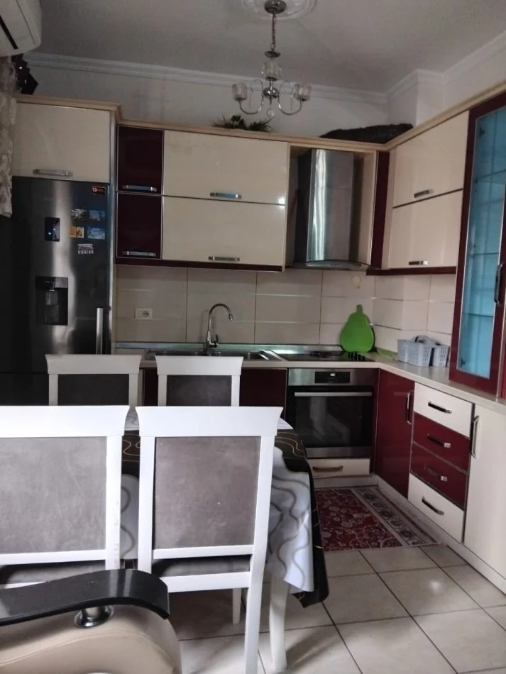 Tirane, jepet me qera apartament 2+1 Kati 6, 93 m² 550 € (Irfan tomini)