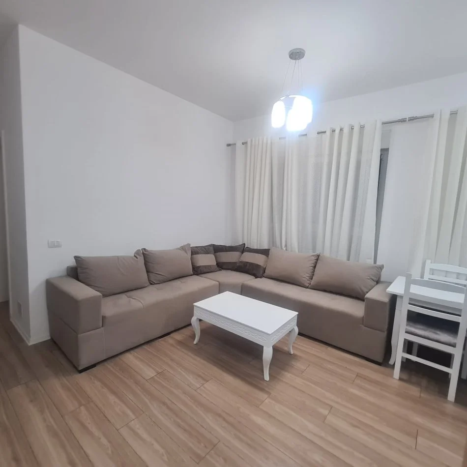 Tirane, jepet me qera apartament 1+1+Ballkon Kati 6, 72 m²,  40000Leke (Mangalem)