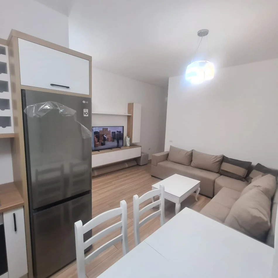 Tirane, jepet me qera apartament 1+1+Ballkon Kati 6, 72 m²,  40000Leke (Mangalem)