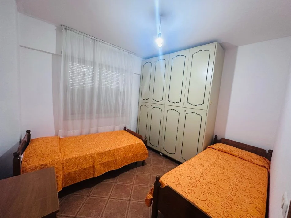 Tirane, jepet me qera apartament 2+1+Ballkon Kati 10, 90 m² 530 € (Rr.e kavajes)