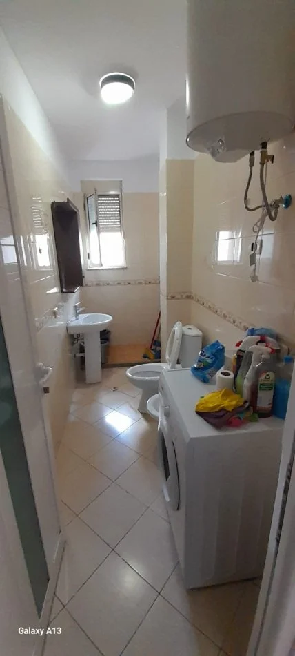 Tirane, jepet me qera 3+1 Kati 8, 98 m² 500 € (Prane Viles L Astir)