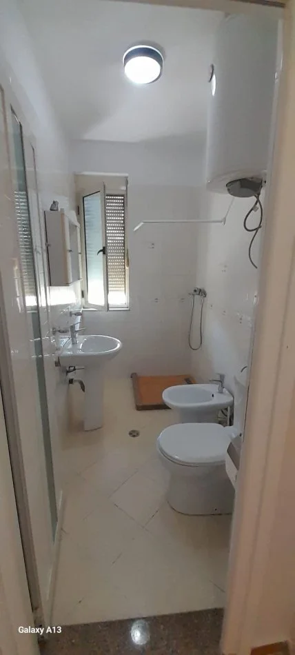 Tirane, jepet me qera 3+1 Kati 8, 98 m² 500 € (Prane Viles L Astir)