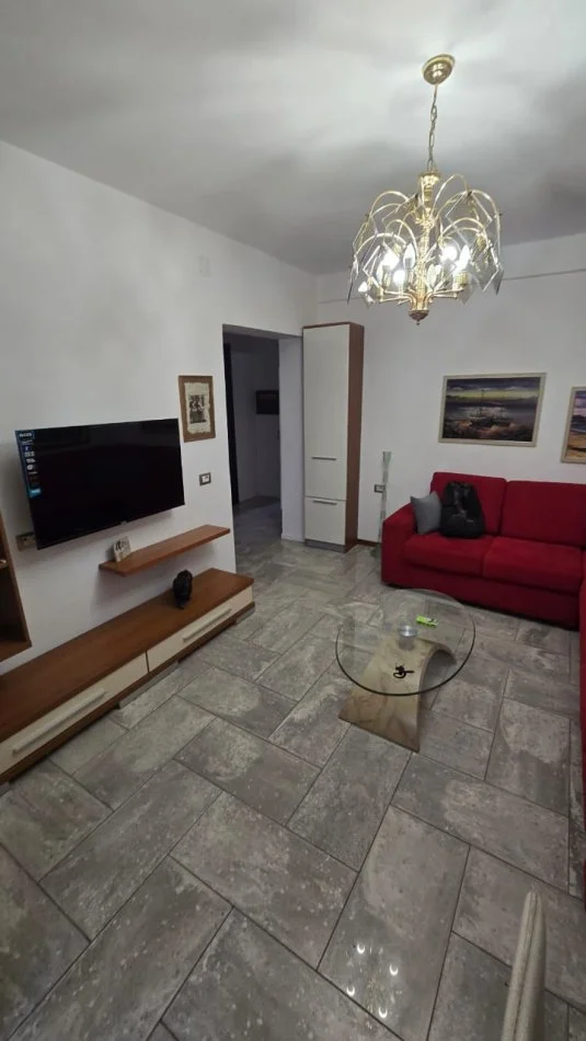 Tirane, jepet me qera apartament 2+1+Ballkon Kati 3, 62 m² 580 € (Rruga Dibres)