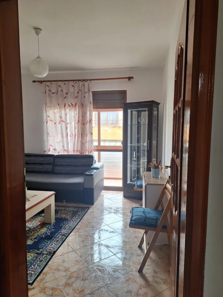 Tirane, jepet me qera apartament 1+1 Kati 5, 60 m² 370 € (5 MAJË)
