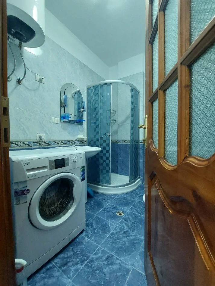 Tirane, jepet me qera apartament 1+1 Kati 5, 60 m² 370 € (5 MAJË)