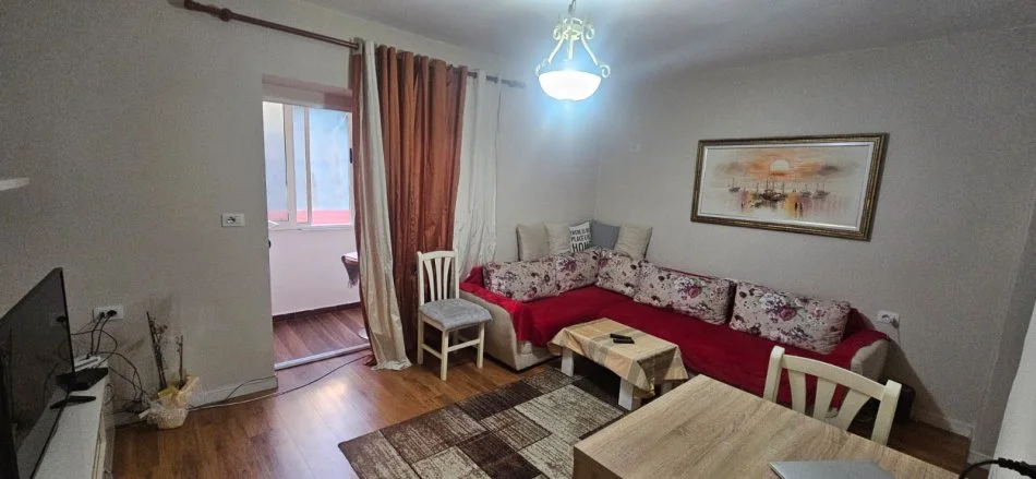Tirane, jepet me qera apartament 1+1+Ballkon Kati 2, 60 m² 450 € (Prane Atsh, tek Shkolla 1 Maji)