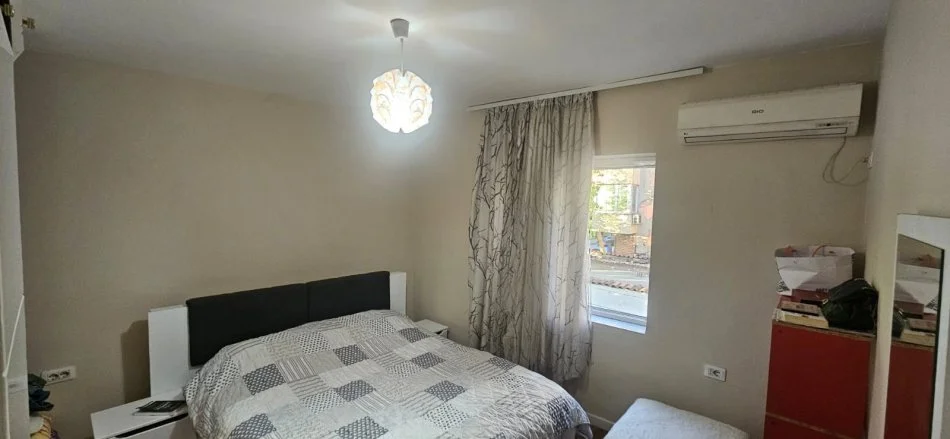 Tirane, jepet me qera apartament 1+1+Ballkon Kati 2, 60 m² 450 € (Prane Atsh, tek Shkolla 1 Maji)