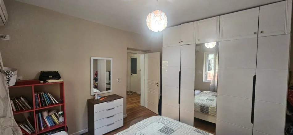 Tirane, jepet me qera apartament 1+1+Ballkon Kati 2, 60 m² 450 € (Prane Atsh, tek Shkolla 1 Maji)