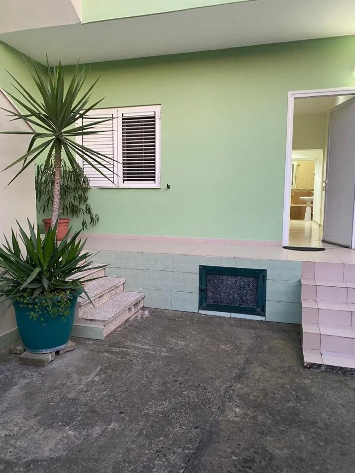 Tirane, jepet me qera apartament 1+1 Kati 1, 65 m² 370 € (JORDAN MISJA)