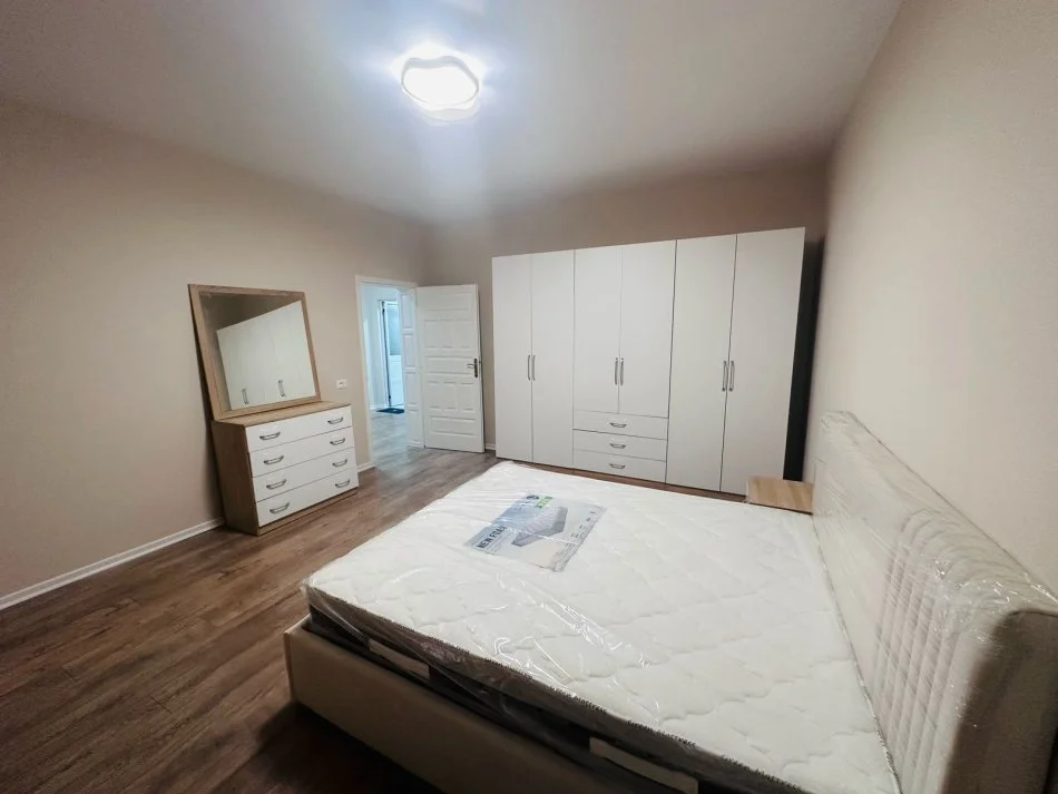 Tirane, jepet me qera apartament 1+1 Kati 1, 350 € (5 maji)