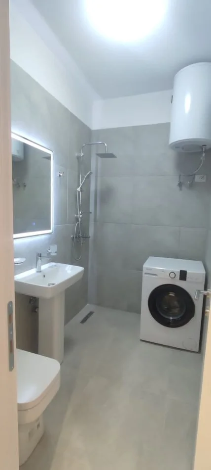 Tirane, shitet apartament 2+1+Ballkon Kati 7, 88 m² 140.000 € (Laprake)