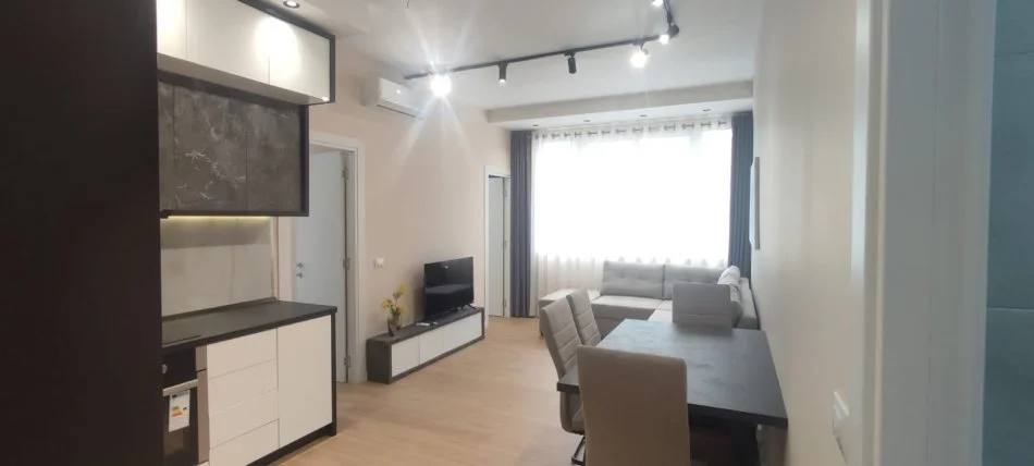 Tirane, shitet apartament 2+1+Ballkon Kati 7, 88 m² 140.000 € (Laprake)