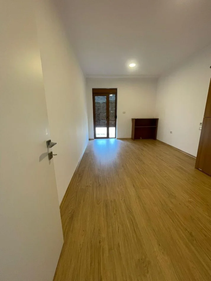 Tirane, jepet me qera apartament 2+1 Kati 5, 125 m² 600 € (Selite)
