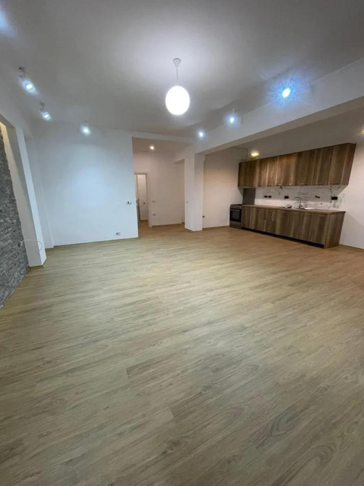 Tirane, jepet me qera apartament 2+1 Kati 5, 125 m² 600 € (Selite)