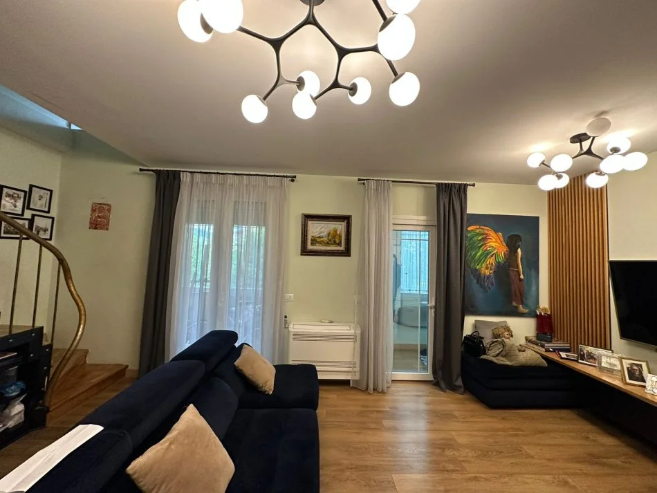 Tirane, shitet apartament duplex 3+1+Aneks+Ballkon Kati 3, 162 m² 340.000 € 
