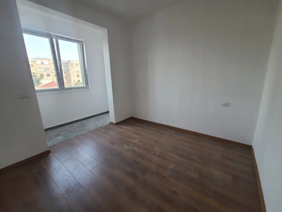 Tirane, shitet apartament 1+1 Kati 3, 69 m² 173.500 € (Mbrapa ambasades amerikane)