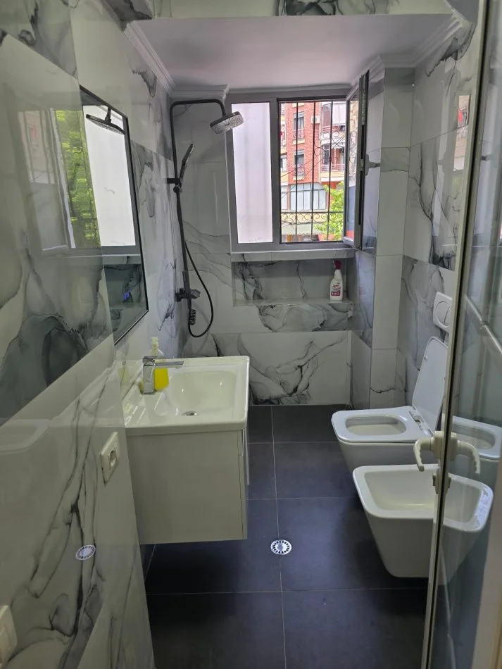 Tirane, shitet apartament 2+1+Ballkon Kati 2, 75 m² 188.000 € (Rruga e Kavajes)