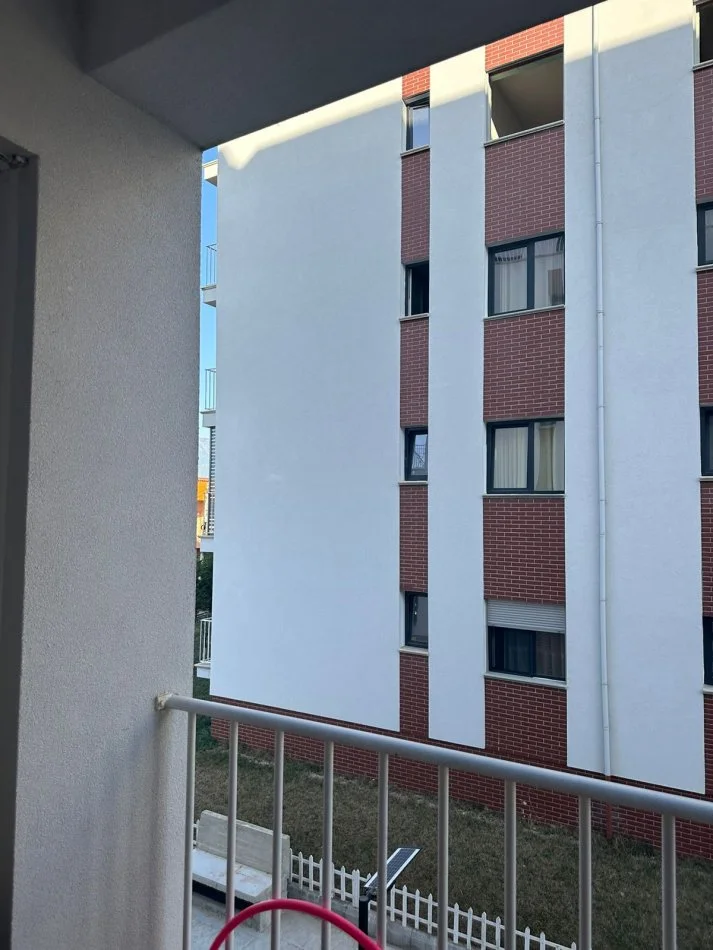 Tirane, jepet me qera apartament 2+1+Ballkon , 400 € 