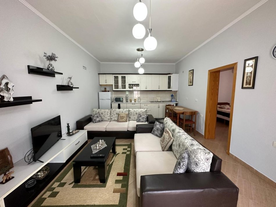 Tirane, jepet me qera apartament 2+1+Aneks+Ballkon Kati 2, 100 m² 450 € (Rruga Leandro Zoto)